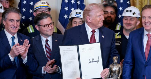 Trump nariadil Pentagonu, aby nakupoval elektrinu vyrobenú z uhlia | Správy Donalda Trumpa
