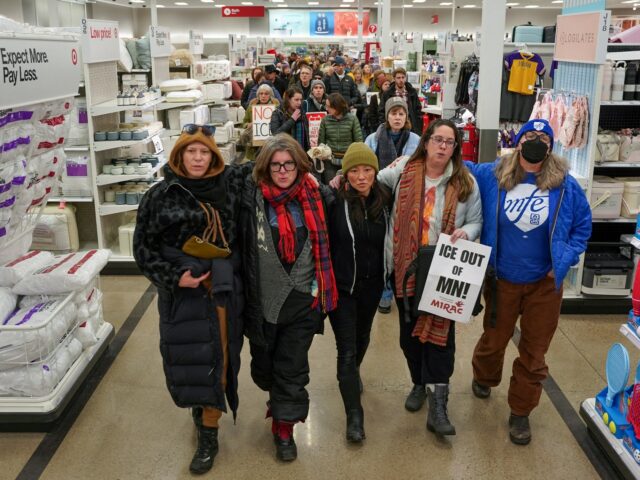 Trump nariadil federálnym agentom, aby sa vyhýbali protestom v demokratických Trump nariadil federálnym agentom, aby sa vyhýbali protestom v demokratických mestách | Správy Donalda Trumpa