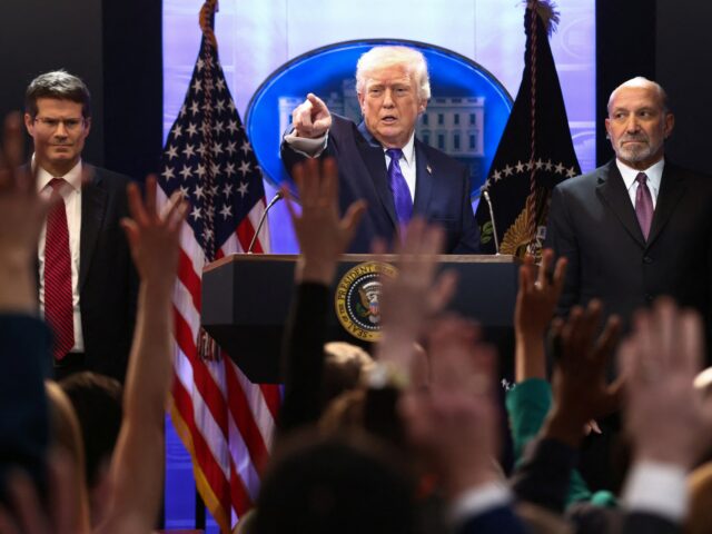 Trump po rozhodnutí Najvyššieho súdu zvýši americké globálne clá z 10 na 15 % | Správy Donalda Trumpa
