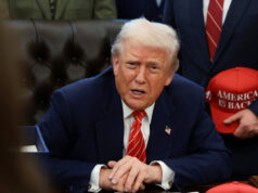 Trump tvrdí, že rozhovory s Iránom pokračujú v čase napätia | Donald Trump Trump tvrdí, že rozhovory s Iránom pokračujú v čase napätia | Donald Trump