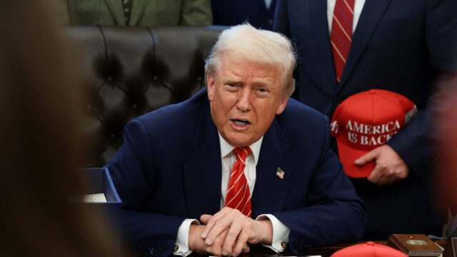 Trump tvrdí, že rozhovory s Iránom pokračujú v čase napätia | Donald Trump
