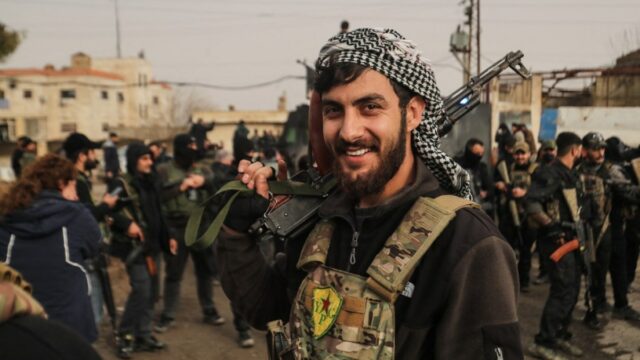 USA presúvajú zadržiavaných ISIL do Iraku, keď sa základňa na severovýchode Sýrie sťahuje | Správy o konflikte
