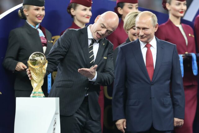 Gianni Infantino chce priviesť Rusko späť do skupiny (Reuters)
