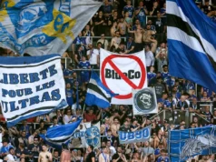 Ultras v Štrasburgu sa počas víťazstva nad Lyonom stretnú o transparenty krajnej pravice Ultras v Štrasburgu sa počas víťazstva nad Lyonom stretnú o transparenty krajnej pravice