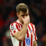 Útočník Atlética Madrid a Nórska Sorloth po zrážke hláv previezli do nemocnice