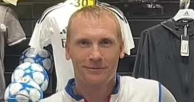 Obrázok Jeremyho Mathieua pracujúceho v Intersporte