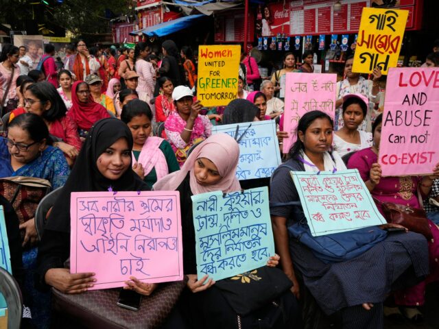 V Modiho Indii je škandál stále zahanbujúci, ale znásilnenie sa stalo bežným | Sexuálne napadnutie
