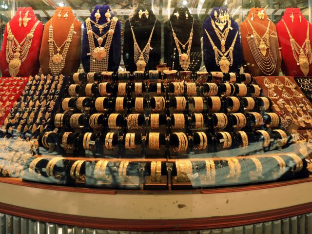 V Pakistane horská dráha s cenou zlata tlačí kupujúcich k striebru | Obchodné a ekonomické správy
