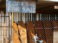 V Zimbabwe si milióny ľudí vyberajú poistenie pohrebu pred drahým zdravotným krytím | Správy o zdraví V Zimbabwe si milióny ľudí vyberajú poistenie pohrebu pred drahým zdravotným krytím | Správy o zdraví