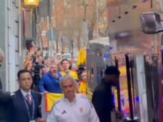 V mrazivom návrate Joseho Mourinha z Realu Madrid: Ako šéf Benficy všetkých oklamal sledovaním zápasu z tajomného miesta – a skryl sa pred novinármi po tom, čo odmietol plniť povinnosti v médiách Jose Mourinho sledoval súboj Ligy majstrov Benficy na pôde Realu Madrid v tímovom autobuse