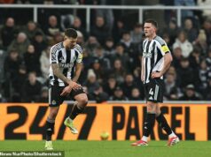 V rámci hráčskeho summitu Newcastlu, aby sa zvrátila sezóna a čo od seba navzájom požadovali, Saudská Arábia plánuje odhaliť Toon multi-klubový model v Európe a najnovšie informácie o zranení Bruna Guimaraesa Kapitán Newcastlu Bruno Guimaraes viedol hráčsky summit po porážke Brentfordu, aby zlepšil ich upadajúcu formu