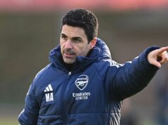 V rámci konečných denných plánov Arsenalu po šiestich uzavretých dohodách a 87 miliónoch libier na prestupovom zozname želaní Manažér Arsenalu Mikel Arteta počas tréningu v Sobha Realty Training Center