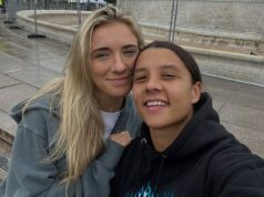 V rámci luxusnej svadobnej cesty Sam Kerr za 2 400 dolárov za noc v Spojenom kráľovstve s manželkou Kristie Mewis Svadba Sama Kerra na Silvestra v Austrálii nebola zdanlivo ušetrená žiadnymi nákladmi – a teraz sa môže ukázať, že nedávne „mini medové týždne“ s manželkou Kristie Mewis boli rovnako bohaté.