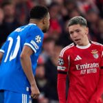 Kylian Mbappe z Realu Madrid hovorí s Gianlucom Prestiannim z SL Benfica