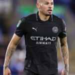 Kalvin Phillips odohral v tejto sezóne sedem minút futbalu v Huddersfield Town v Carabao Cup (vyššie), čo zahŕňalo vynechanie tréningu deň predtým, pretože partnerka Ashleigh rodila v Londýne.