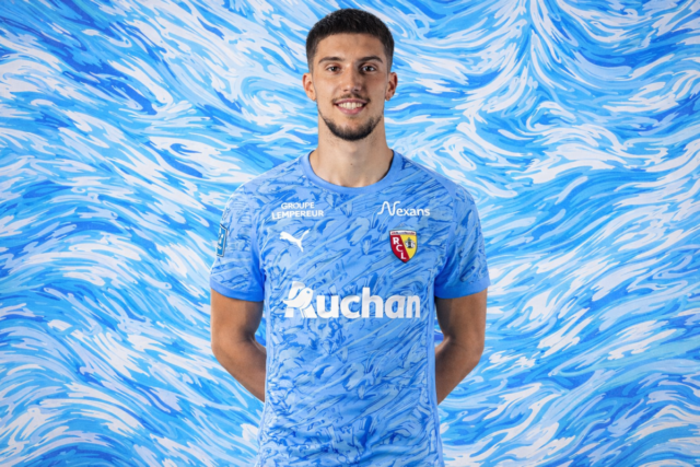 VLASTNOSTI | Je Robin Risser z Lensu odpoveďou na brankársku dilemu Francúzska?
