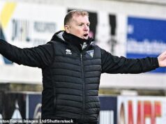 Vášnivý, inšpiratívny a zastrašujúci na linke… Šéf Dunfermline Neil Lennon je stále pokladňou Šéf Dunfermline Neil Lennon bol pri výhre 2:0 nad Kelty Hearts rovnako vášnivý ako kedykoľvek predtým