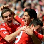 Stewart Downing z Liverpoolu sa zúčastňuje tlačovej konferencie na Melwood Training Ground 3. augusta 2011