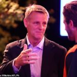 Legenda AFL Peter Dean (na snímke) bol urýchlene prevezený do nemocnice po tom, čo bol v pondelok večer údajne napadnutý v Albury.