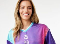 Veľký austrálsky maloobchodný predajca ROASTED za obrovský online výstrelok Matildas pred ženským Ázijským pohárom Austrálsky maloobchodný predajca Kmart bol opečený online po obrovskom škriepkaní, ktoré zahŕňalo Matildas pred Ázijským pohárom (na obrázku, model vo výstroji Matildas, pričom drží kopačku AFL Sherrin)