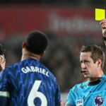 Gabriel Magalhaes dostáva žltú kartu počas remízy Arsenalu na ihrisku Brentfordu