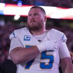 Center Los Angeles Chargers Bradley Bozeman oznámil svoj odchod z NFL