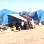 Video: Tvrdé podmienky v sudánskom tábore pre vysídlených ľudí, pretože finančné prostriedky sú obmedzené | Sudánska vojna