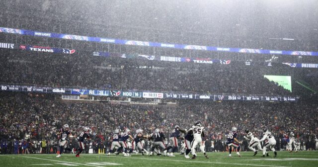 Videohra England Globe Mug v ohrození, pretože 7 oblekov v Videohra England Globe Mug v ohrození, pretože 7 oblekov v aréne je v nebezpečenstve|Futbal|Športová aktivita