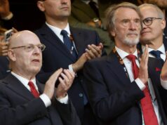 Vlastníci Man Utd Glazers ponúkli 1,3 miliardy libier na kúpu indického kriketového tímu po DVOCH neúspechoch Avram Glazer a Sir Jim Ratcliffe.