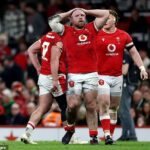 Vitajte v toxickom svete waleského rugby, kde v predvečer šiestich národov a sobotňajšieho súboja s Anglickom dominujú hry o prežitie, politika mimo ihriska a surové emócie.