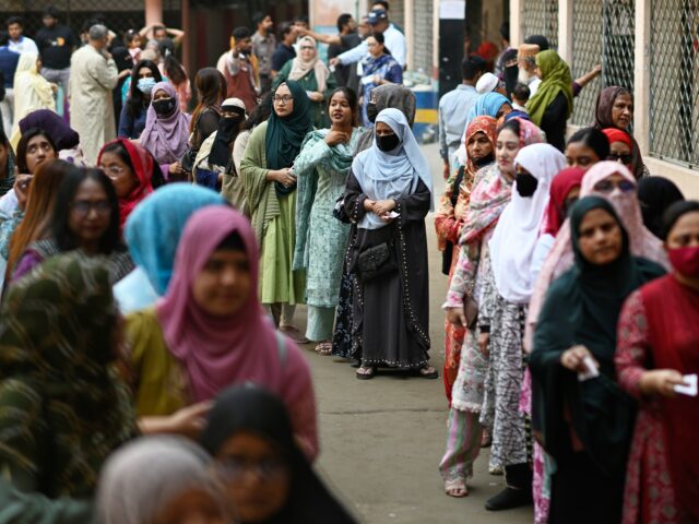 Voliči sa hrnú do volebných miestností, keď sa v Bangladéši konajú významné voľby | Bangladéšske voľby 2026
