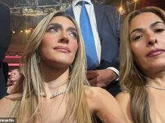 Všetci okrem mňa tlieskali vystúpeniu Billie Eilish proti ICE na odovzdávaní cien Grammy… potom hviezdy z A-listu podávali ruku jedna po druhej Emily Austin, vľavo, nahrala svoju živú reakciu na prejav Billie Eilish proti ICE na odovzdávaní cien Grammy