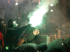 Výbuchy a ohňostroje na protivládnych protestoch v Albánsku | politika Výbuchy a ohňostroje na protivládnych protestoch v Albánsku | politika