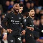 Rodri (vľavo) je späť vo svojich najlepších výkonoch pre Manchester City (Reuters)