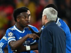 Vyjadrenia Marka Clattenburga o údajnom rasistickom zneužívaní Viniciusa Jr. vyvolali veľkú reakciu Mark Clattenburg ako rozhodca Baller League