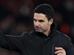 Vysnívaný žreb Arsenalu v Lige majstrov ako stratégia Mikela Artetu je opodstatnený Mikel Arteta, manažér Arsenalu, oslavuje počas zápasu Premier League medzi Arsenalom a Aston Villou na Emirates Stadium 30. decembra 2025 v Londýne v Anglicku.