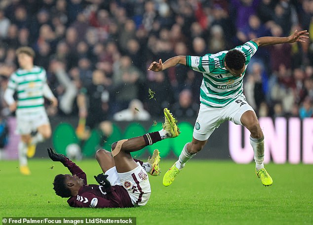 Vyzerá to, že O'Neill získal jednotu, po ktorej vždy túžil Obranca Celticu Auston Trusty sa zrazil s útočníkom Hearts Pierrom Landrym Kabore