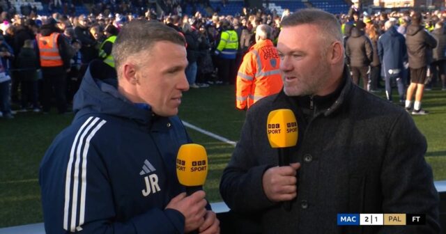 Vzťah Wayna Rooneyho s bratom šéfa Macclesfieldu po tom, čo Wayne Rooney s bratom Johnom po tom, čo Macclesfield porazil Crystal Palace v FA Cupe.