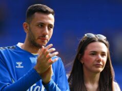 WAG Dwighta McNeila obviňuje Palace z „hrania sa s duševným zdravím“ ako „odtrhnutý“ transfer Dwight McNeil z Evertonu