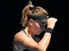 WTA Tour tvrdí, že „technická chyba“ spôsobila zobrazenie ruskej vlajky na obrazovke Snímka obrazovky z vysielania WTA zobrazujúca ruskú vlajku vedľa mena Oksany Selechmetevovej.