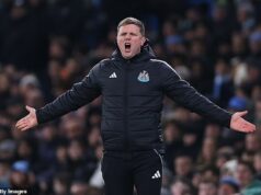 Wataru Endo je „dlhý čas“ v údere proti Arnemu Slotovi a Liverpoolu… a Eddie Howe reaguje na dve veľké prepustenia: LIVE FA CUP BUILD-UP Eddie Howe pozná tlaky Premier League