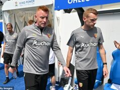 Watford je bizarne nastavený na vymenovanie Will Still’s BROTHER (ktorý vyhral dva zo svojich posledných 26 zápasov a nezvládol ho od roku 2023) Edward Still (vpravo), brat Willa (vľavo), by mal byť vymenovaný za nového manažéra Watfordu