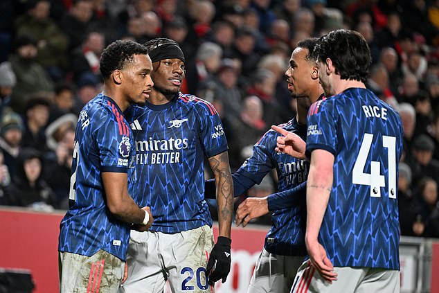 Wayne Rooney tvrdí, že Arsenal nemá ŽIADNYCH hráčov „svetovej triedy“ Wayne Rooney hovorí, že Arsenalu chýba kvalita „svetovej triedy“ a že ich fanúšikovia a bývalí hráči „zabíjajú“ tím