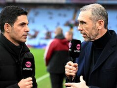 Wayne Rooney volá „nervózneho“ Martina Keowna z titulu Arsenalu Premier League Martin Keown (vpravo)