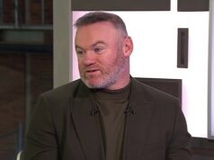 Wayne Rooney zaútočil na rozhodcu za „jedno z NAJHORŠÍCH rozhodnutí, aké som kedy videl“ v brutálnom odstránení po „absolútnom šoku“ počas víťazstva Newcastlu v FA Cupe nad Aston Villou – keďže funkcionári bez VAR váhali. Wayne Rooney spustil ostrý útok na rozhodcu Chrisa Kavanagha po jeho šoku z FA Cupu