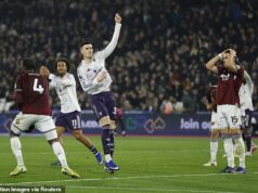 West Ham 1-1 Man United: Michael Carrick naráža na svoju prvú prekážku, pretože tvrdohlaví Hammers frustrujú Red Devils, píše IAN LADYMAN Benjamin Sesko zabezpečil Man United potrebným záchranným lanom v priebehu posledných minút zápasu