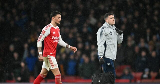 Ben White potreboval ošetrenie od fyzioterapeuta Arsenalu, než ho vystriedal vo štvrtom kole FA Cupu proti Wigan Athletic.