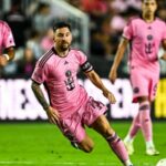 Wilfried Zaha tvrdí, že tento bývalý hráč Chelsea mal lepšiu ľavú nohu ako Lionel Messi