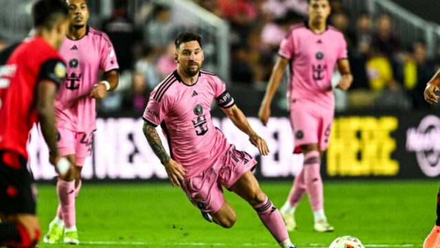 Wilfried Zaha tvrdí, že tento bývalý hráč Chelsea mal lepšiu ľavú nohu ako Lionel Messi
