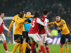 Wolves vs Arsenal končí bitkou na plný úväzok a boj o titul je otvorený Hráči Arsenalu a Wolves sa bili na plný úväzok, keď sa boj o titul v Premier League naplno otvoril